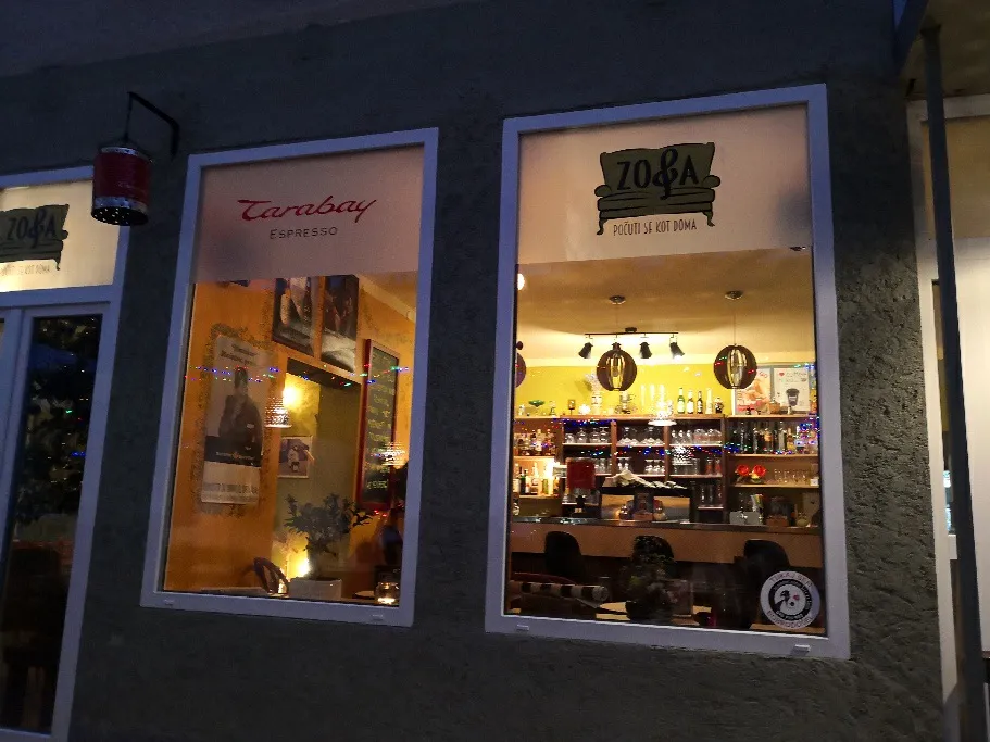 BookNoFees: Cafetería – Kavarna Zofa – Ljubljana – Cafetería Zofa, foto 1