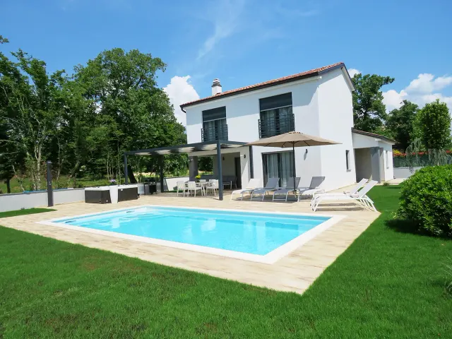 BookNoFees: Villa Cerasela | Elegante villa cerca de Rovinj con piscina, jacuzzi y barbacoa – Kanfanar