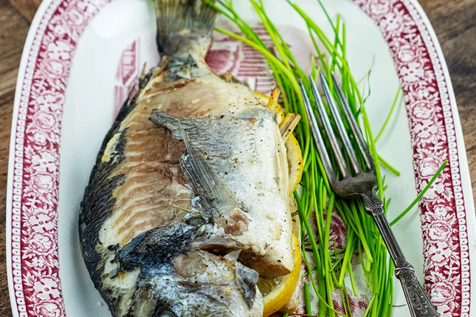 Foto de ejemplo: Pescado a la parrilla con limón