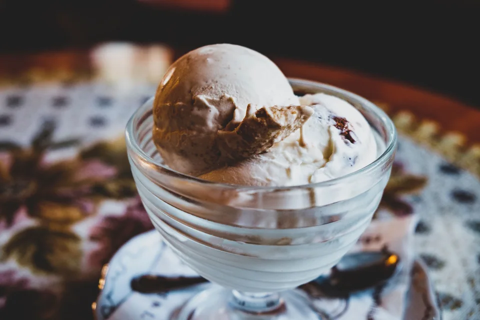 Foto de ejemplo: Helado en un cuenco de cristal