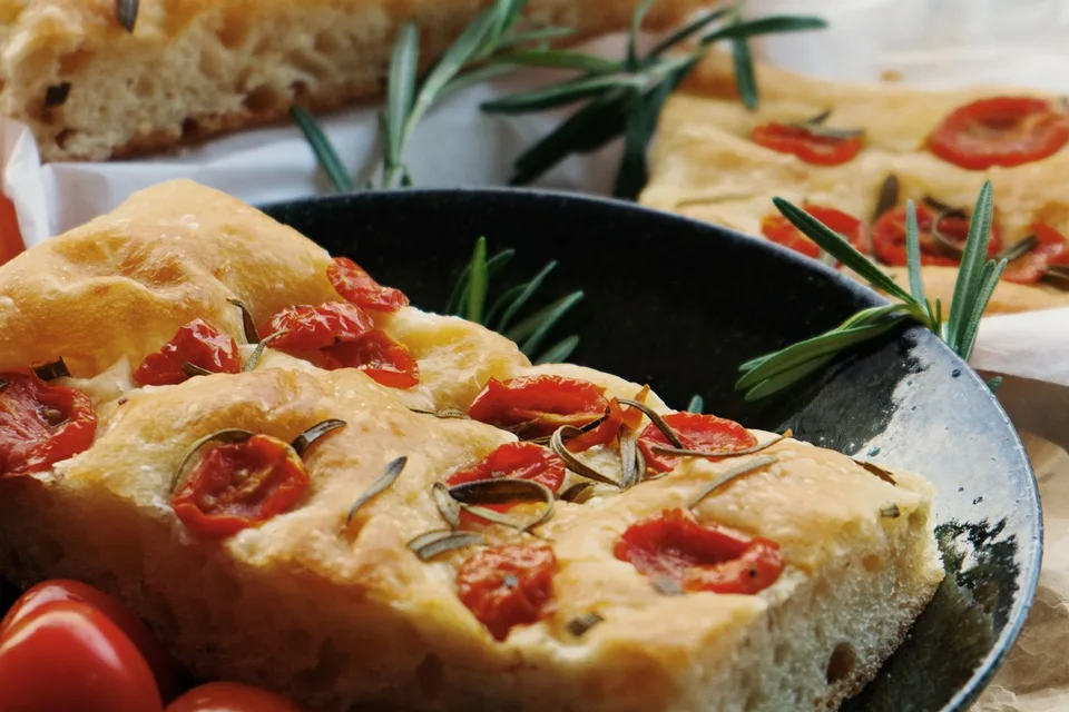 Foto de ejemplo: Focaccia con tomate y romero